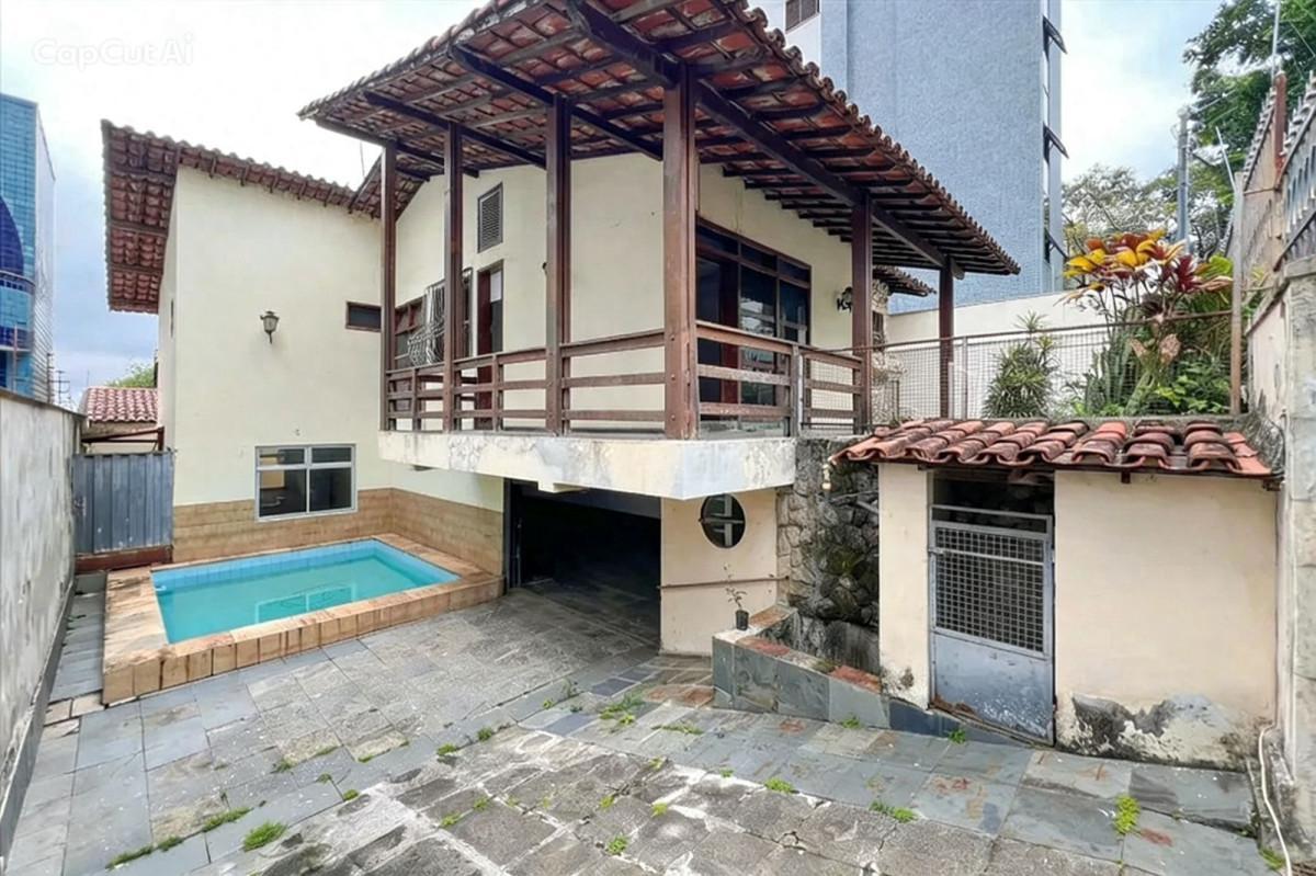 Casa, Ouro Preto, 5 Quartos, 8 Vagas, 1 Suíte