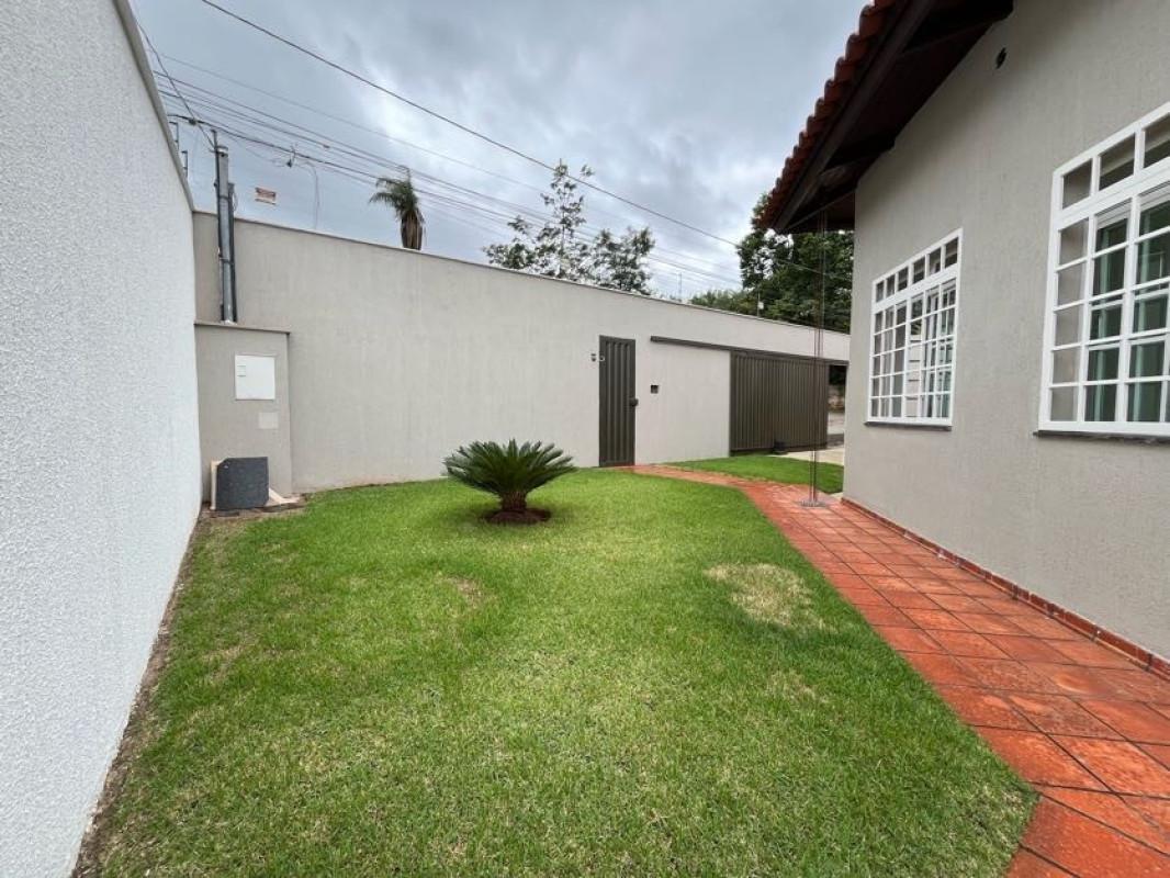 Casa, Centro, 3 Quartos, 0 Vaga, 1 Suíte
