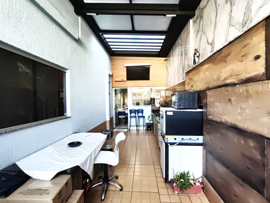 Casa, Europa, 8 Quartos, 3 Vagas, 2 Suítes