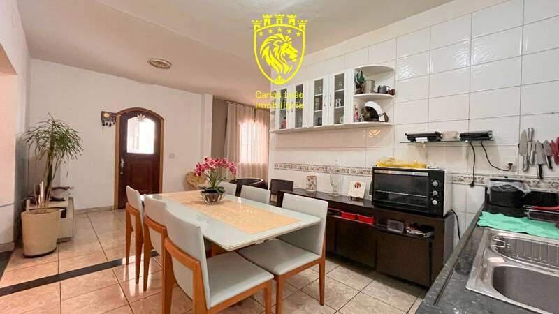 Casa, Buritis, 5 Quartos, 0 Vaga, 1 Suíte