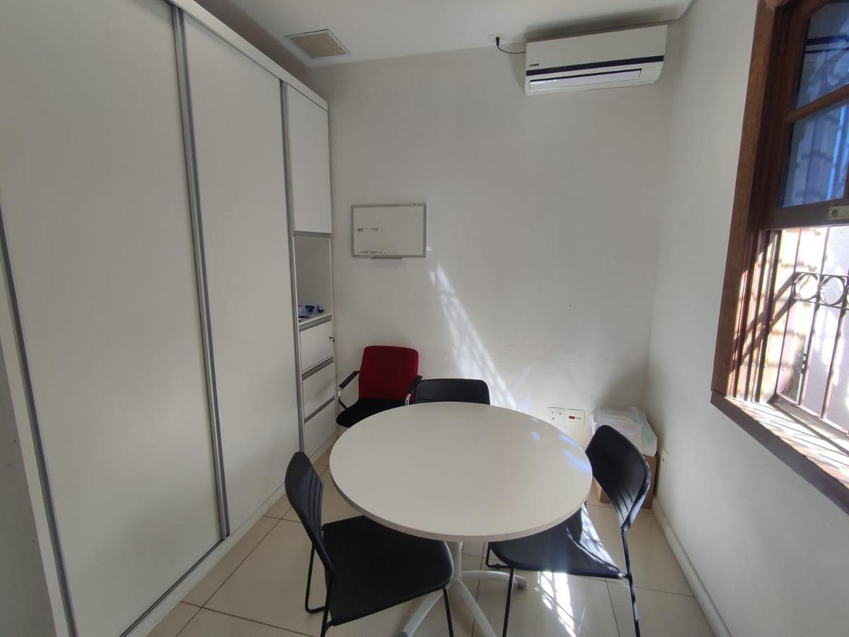 Casa Comercial, Vila Paris, 1 Quarto, 4 Vagas