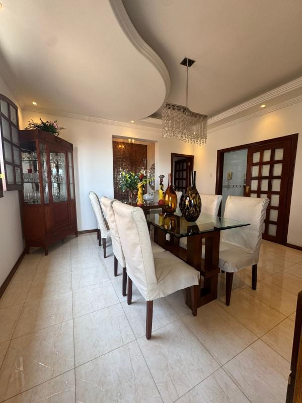 Casa, Trevo, 4 Quartos, 10 Vagas, 1 Suíte