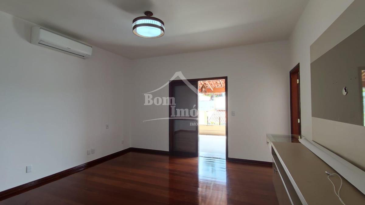 Casa, Centro, 3 Quartos, 4 Vagas, 3 Suítes