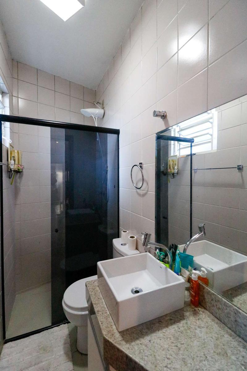 Casa, Buritis, 2 Quartos, 2 Vagas, 1 Suíte