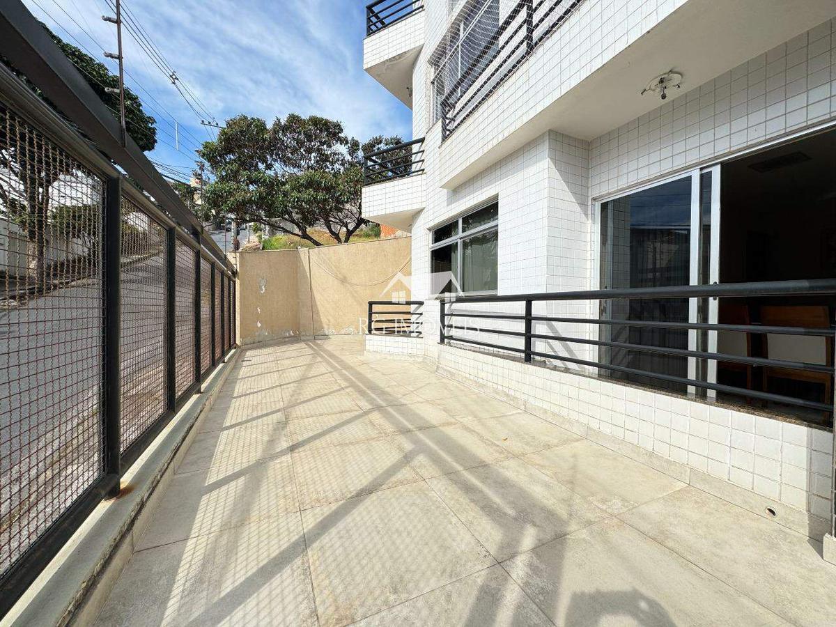 Apartamento, Barreiro, 3 Quartos, 2 Vagas, 1 Suíte