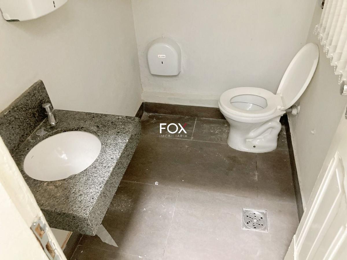 Casa, Funcionários, 5 Quartos, 2 Vagas, 1 Suíte