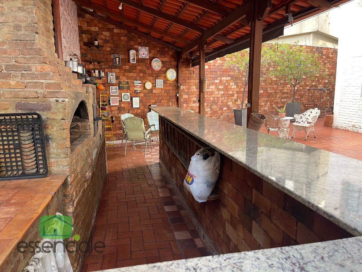 Casa, Santa Cruz Industrial, 3 Quartos, 5 Vagas, 1 Suíte