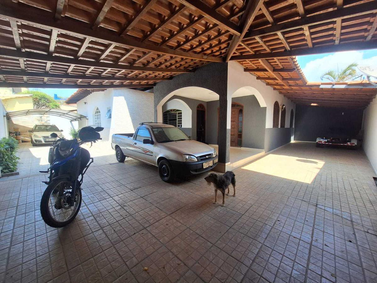 Casa, Jardim Riacho das Pedras, 3 Quartos, 8 Vagas, 2 Suítes