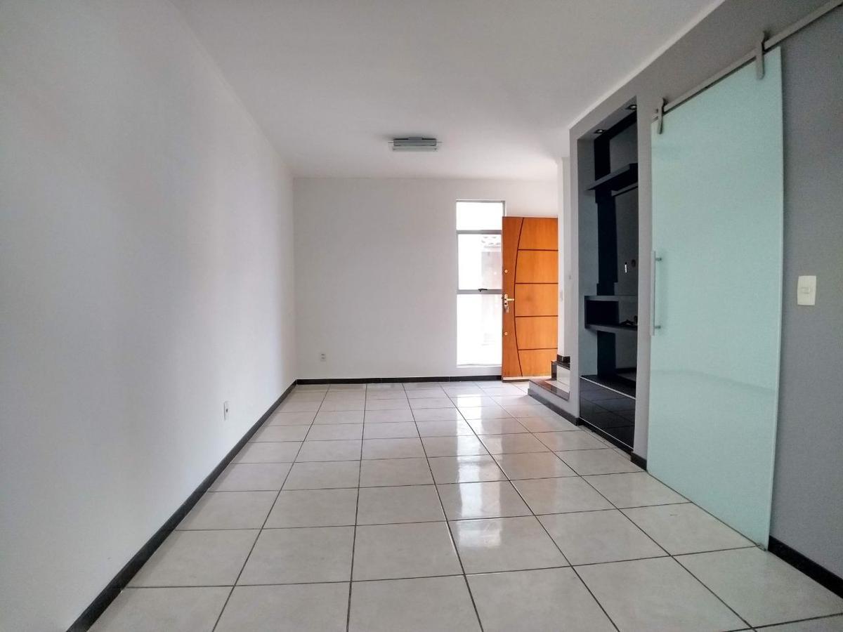 Casa, Cabral, 2 Quartos, 1 Vaga
