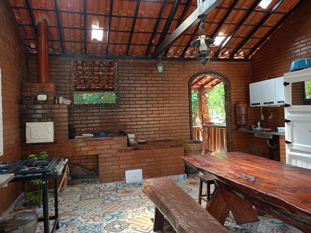 Fazenda, Ravena, 5 Quartos, 2 Vagas, 4 Suítes