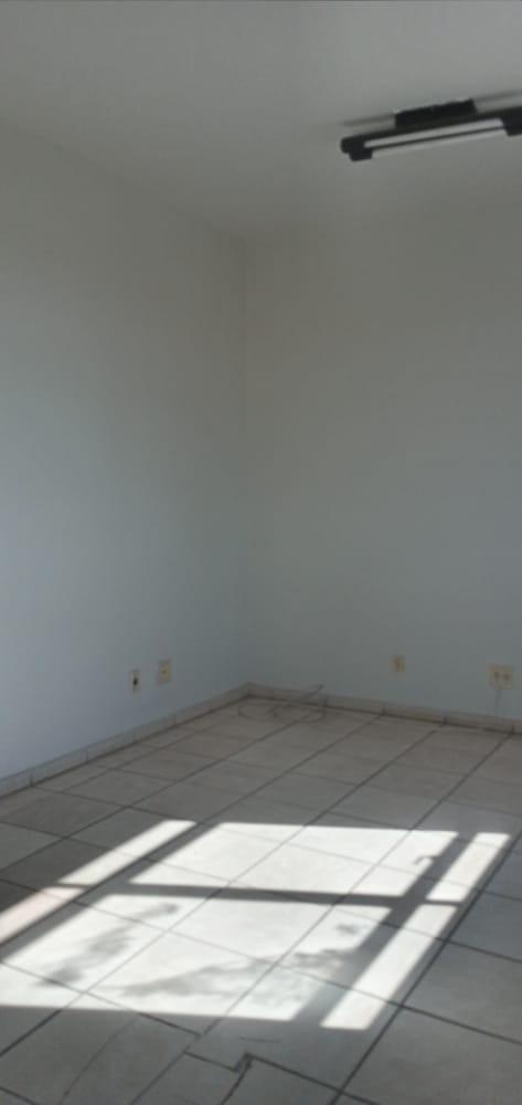 Sala, Barro Preto, 0 Quarto, 2 Vagas