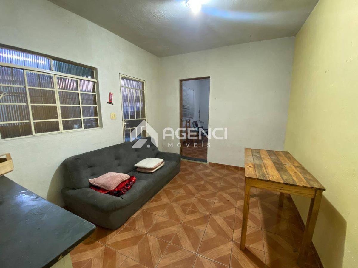 Casa, Santa Maria, 3 Quartos, 0 Vaga, 1 Suíte