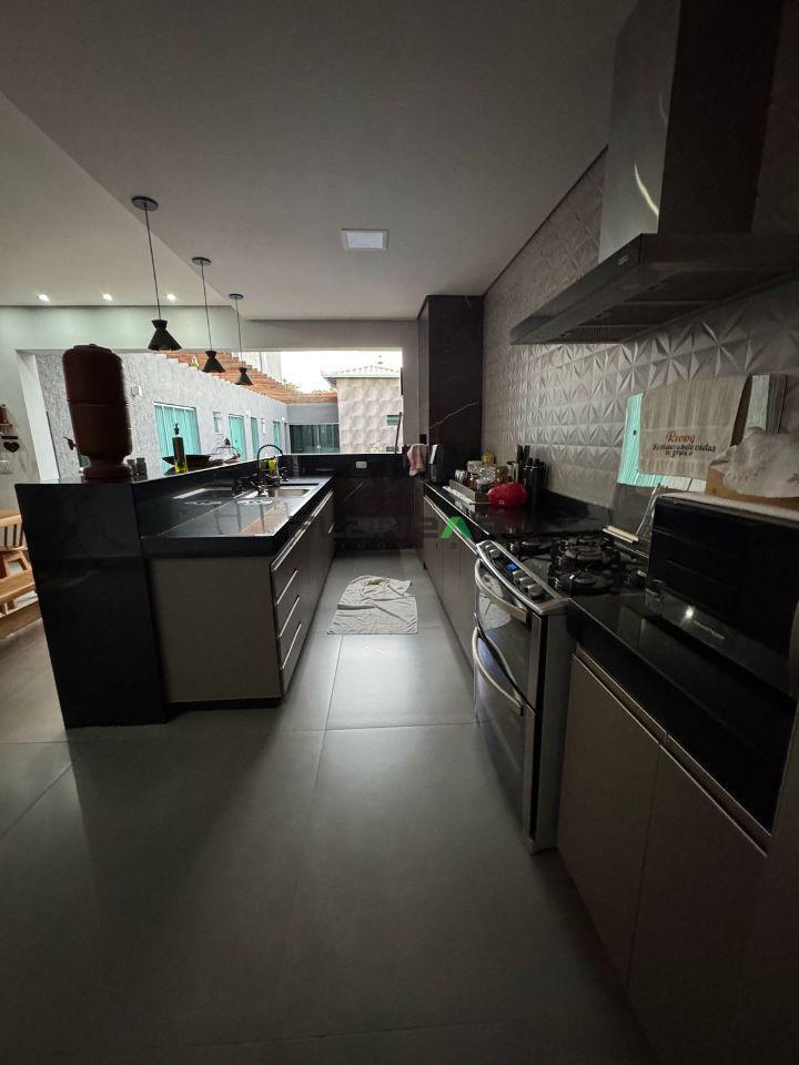 Casa, Centro, 4 Quartos, 4 Vagas, 2 Suítes