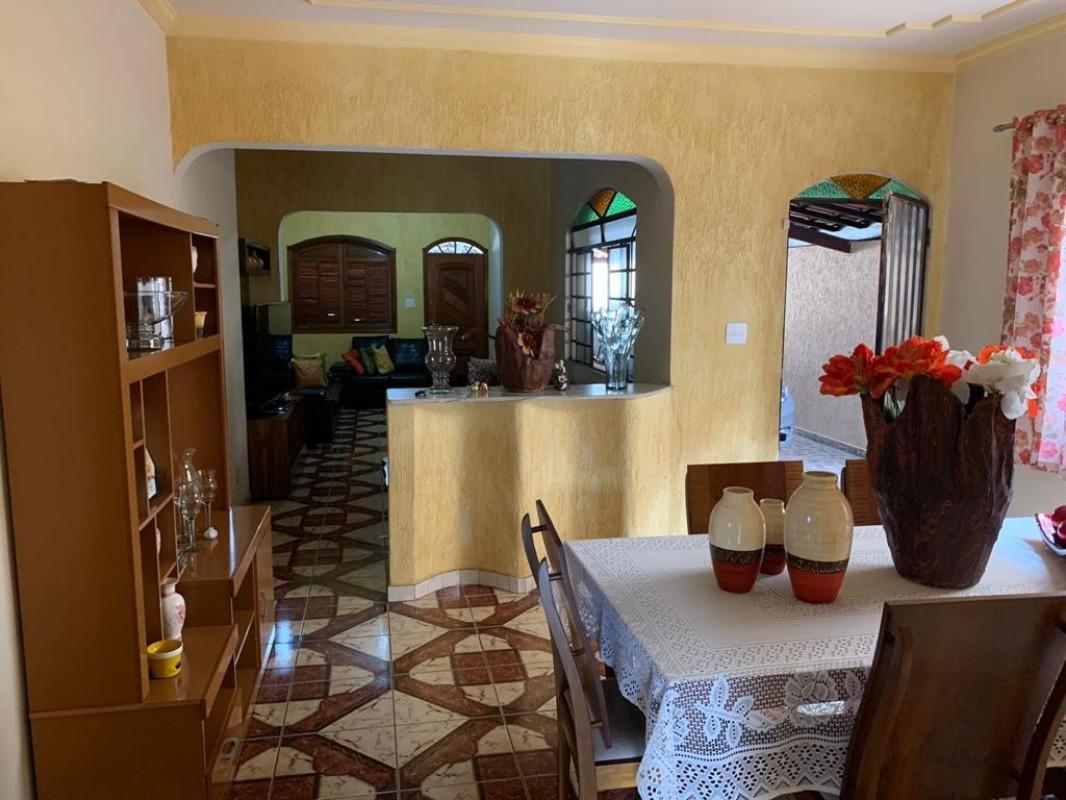 Casa, Industrial, 4 Quartos, 4 Vagas, 1 Suíte