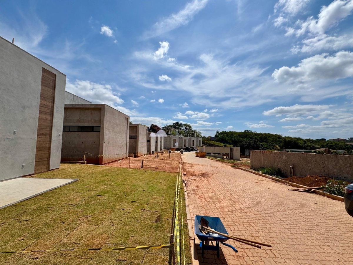 Casa, Trevo, 4 Quartos, 4 Vagas, 2 Suítes