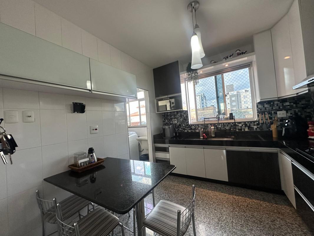 Apartamento, Sagrada Família, 3 Quartos, 2 Vagas, 1 Suíte