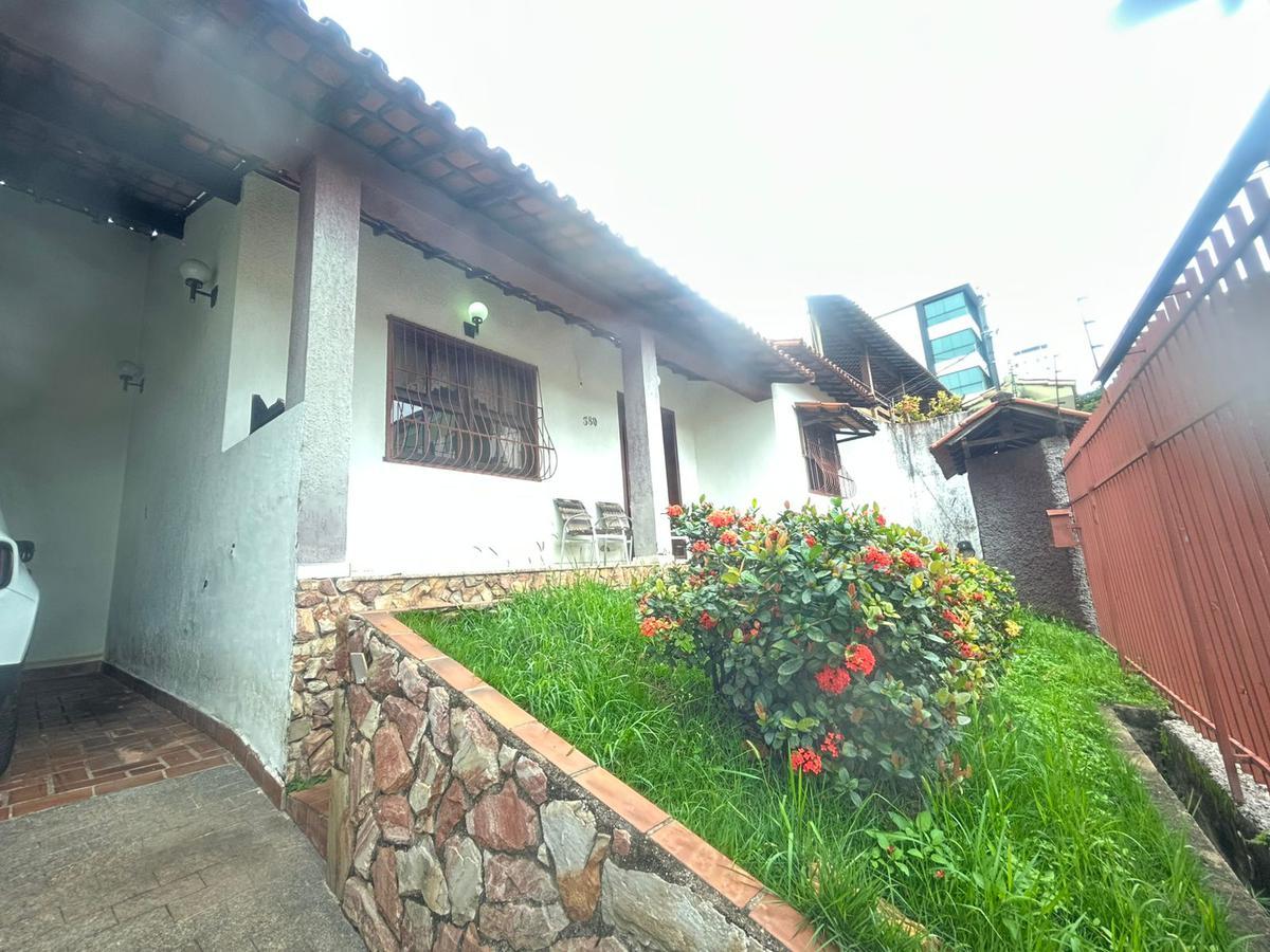 Casa, Castelo, 4 Quartos, 2 Vagas, 2 Suítes