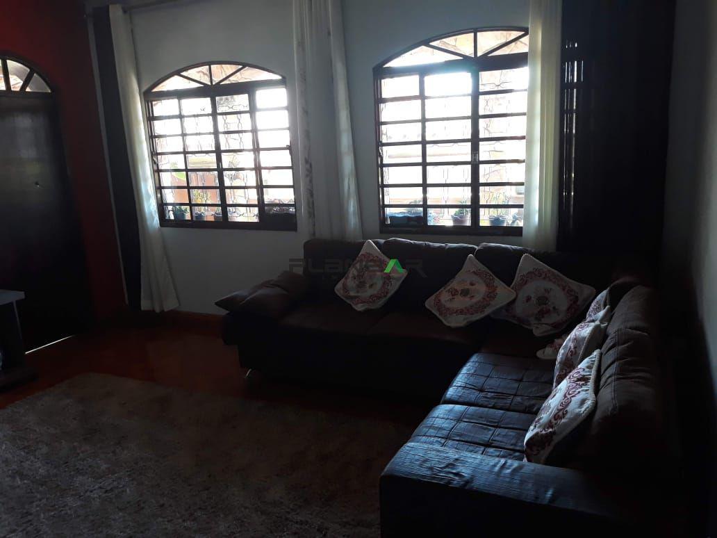 Casa, Industrial São Luiz, 4 Quartos, 4 Vagas, 2 Suítes