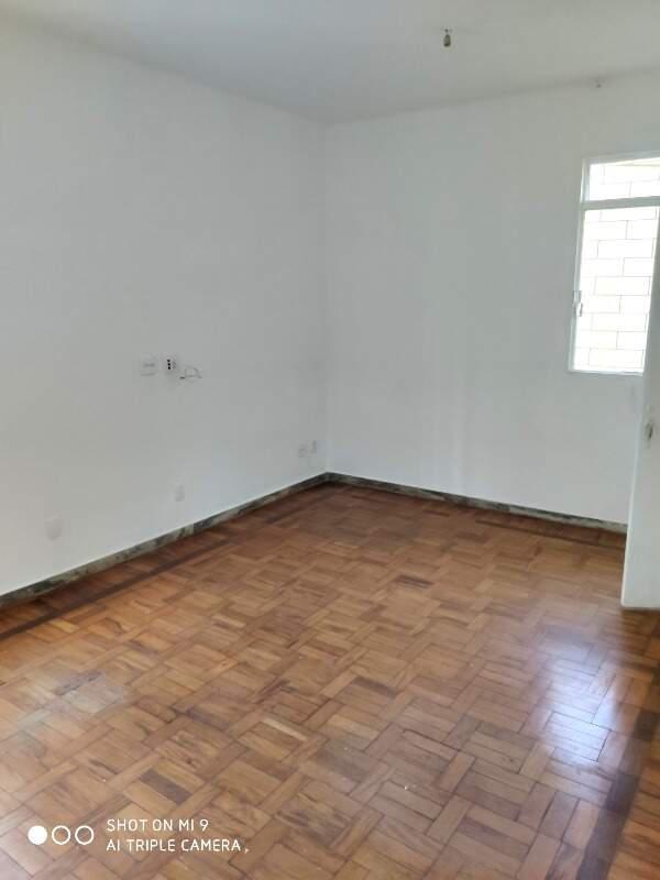 Casa Comercial, Funcionários, 0 Quarto, 0 Vaga