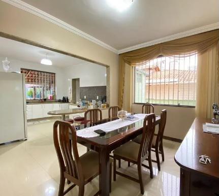 Casa, Castelo, 4 Quartos, 5 Vagas, 2 Suítes