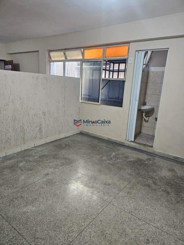 Quitinete, Centro, 1 Quarto, 0 Vaga