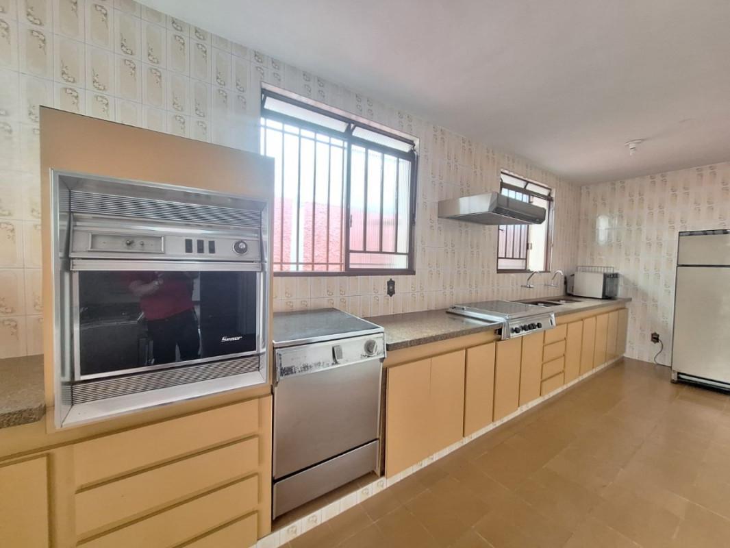 Casa Comercial, Cidade Nova, 4 Quartos, 2 Vagas, 1 Suíte