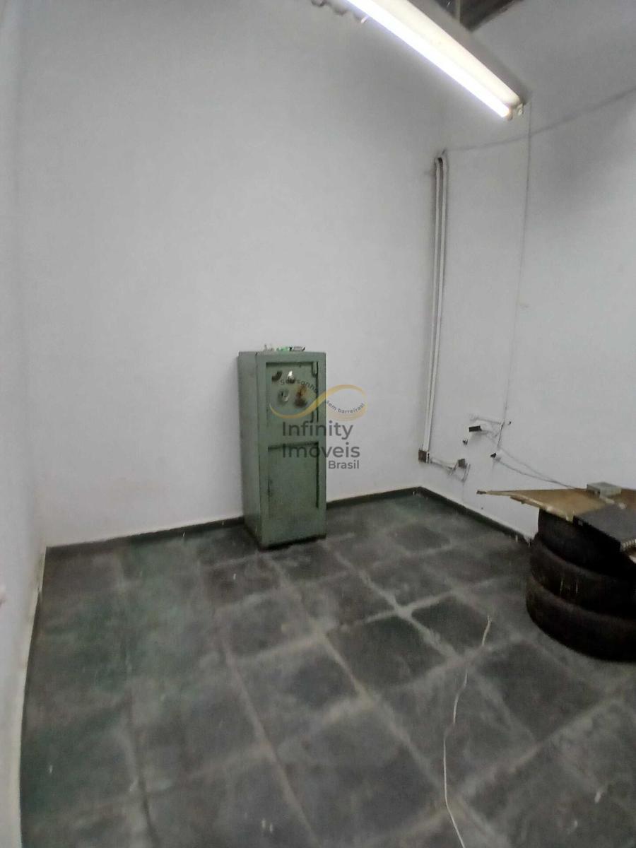 Ponto Comercial, Carlos Prates, 0 Quarto