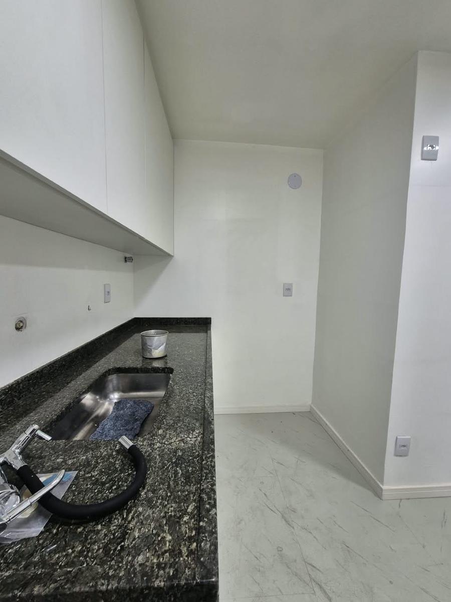 Apartamento, Centro, 4 Quartos, 0 Vaga, 1 Suíte