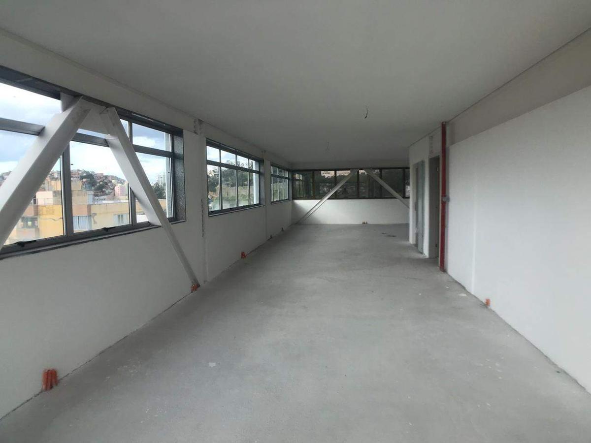 Prédio, Santa Lúcia, 32 Vagas