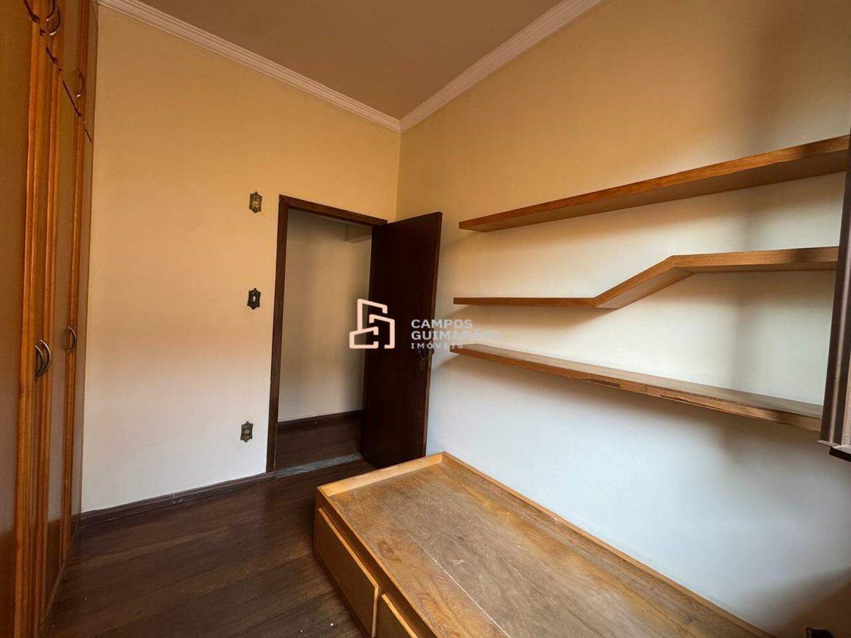 Casa, Industrial, 4 Quartos, 2 Vagas, 2 Suítes