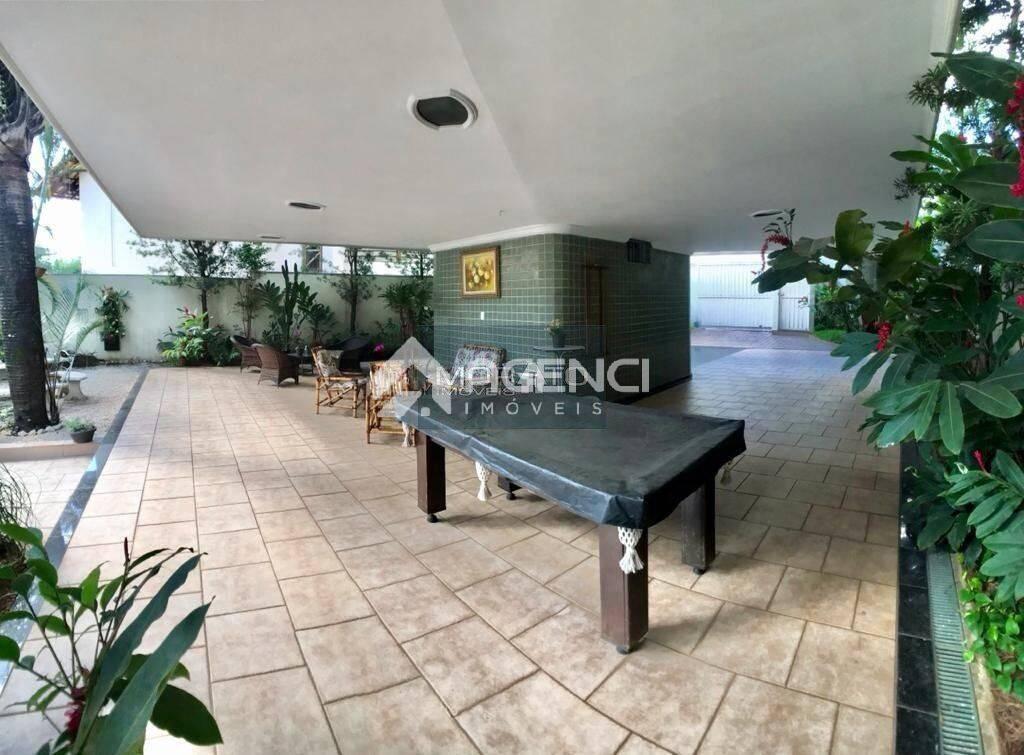 Casa, Castelo, 4 Quartos, 0 Vaga, 1 Suíte