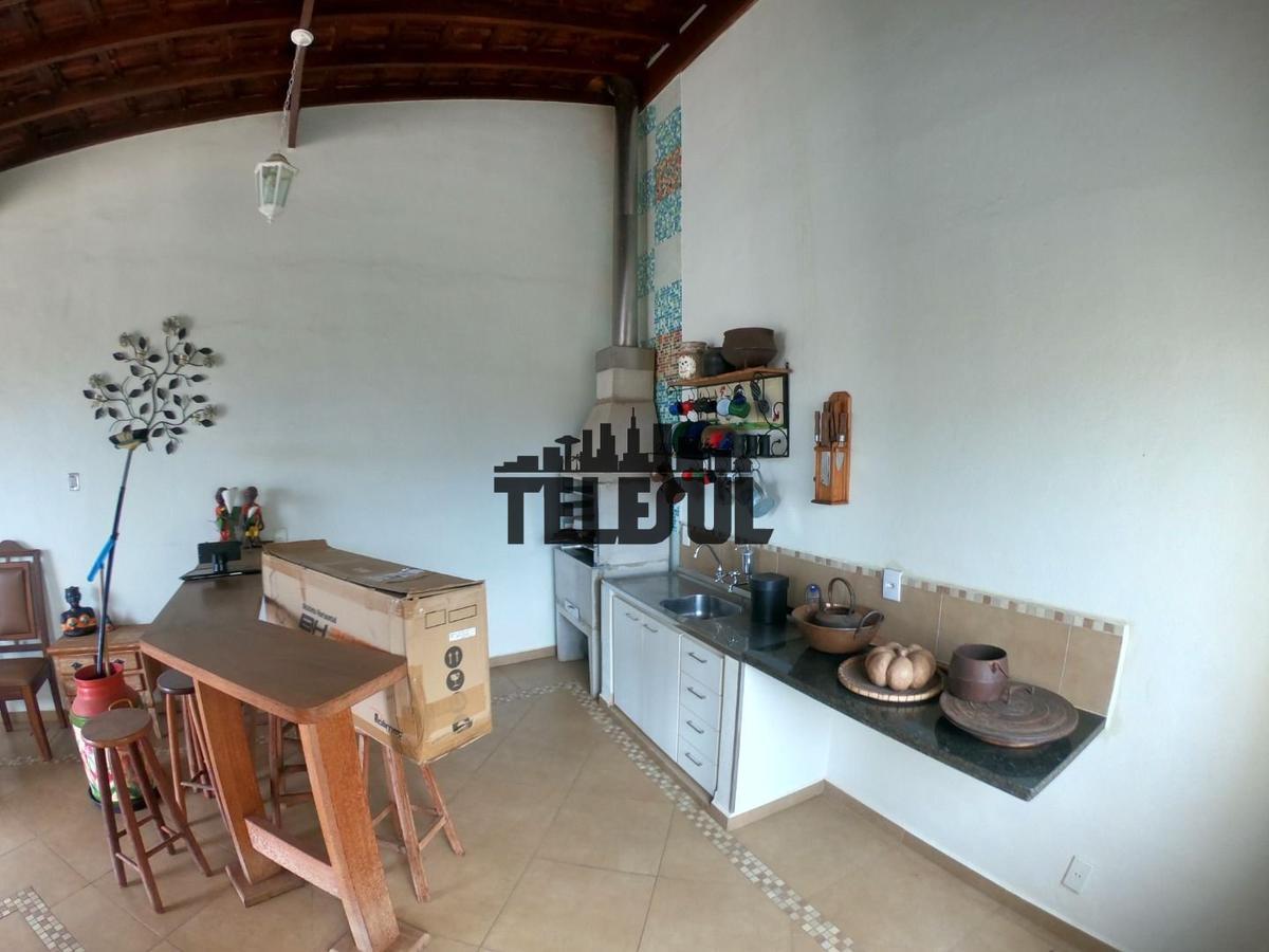 Casa, Centro, 3 Quartos, 2 Vagas, 1 Suíte