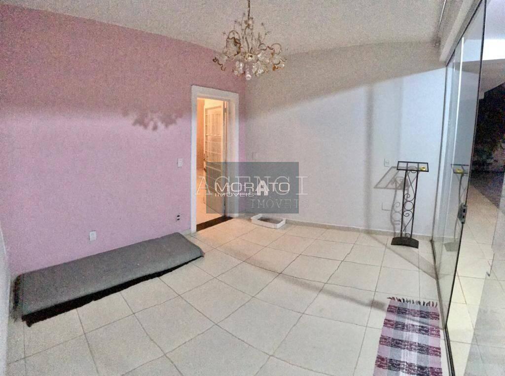 Casa, Cabral, 5 Quartos, 0 Vaga, 1 Suíte