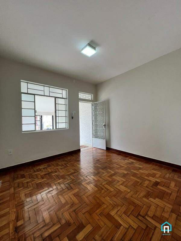 Casa, Centro, 2 Quartos, 1 Vaga, 1 Suíte