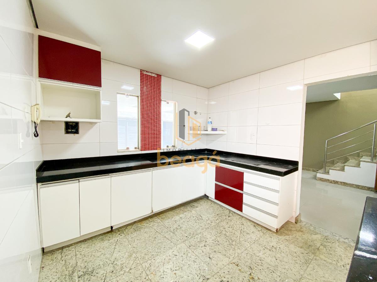 Casa, Parque Turistas, 4 Quartos, 2 Vagas, 2 Suítes