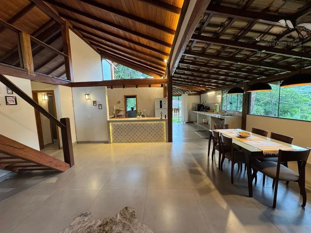 Casa, São Sebastião das Águas Claras, 4 Quartos, 3 Vagas, 1 Suíte