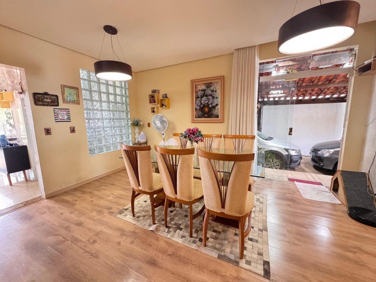 Casa, Trevo, 3 Quartos, 4 Vagas