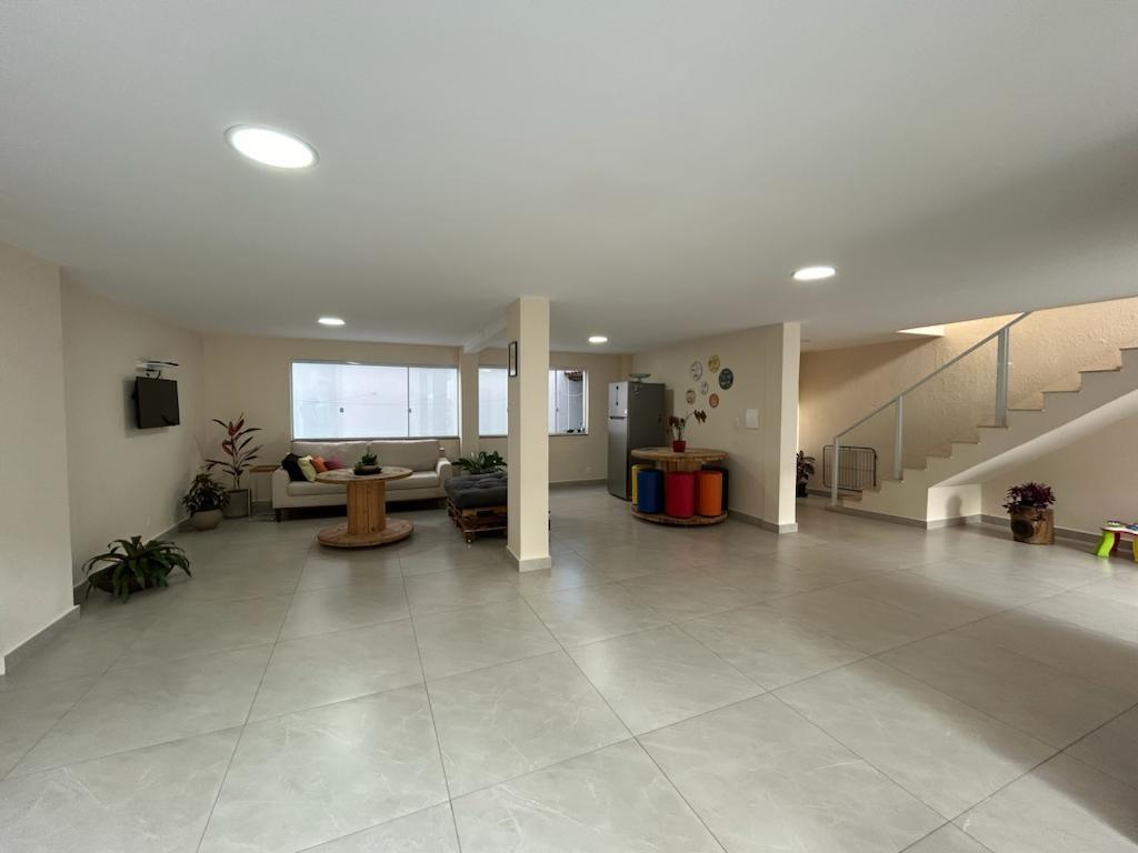 Casa, Nova Esperança, 5 Quartos, 5 Vagas, 1 Suíte