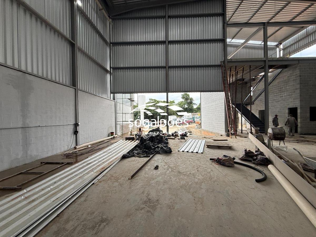 Galpão, Bandeirinhas, 17 Vagas