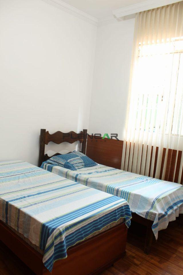 Casa, Santa Cruz Industrial, 3 Quartos, 8 Vagas, 2 Suítes