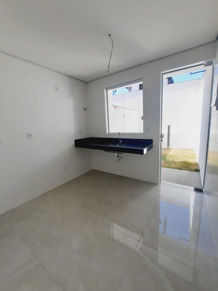 Casa, Floramar, 2 Quartos, 1 Vaga, 2 Suítes