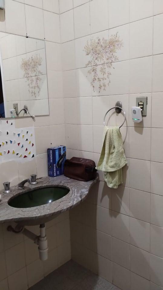 Casa, Sagrada Família, 5 Quartos, 0 Vaga, 1 Suíte