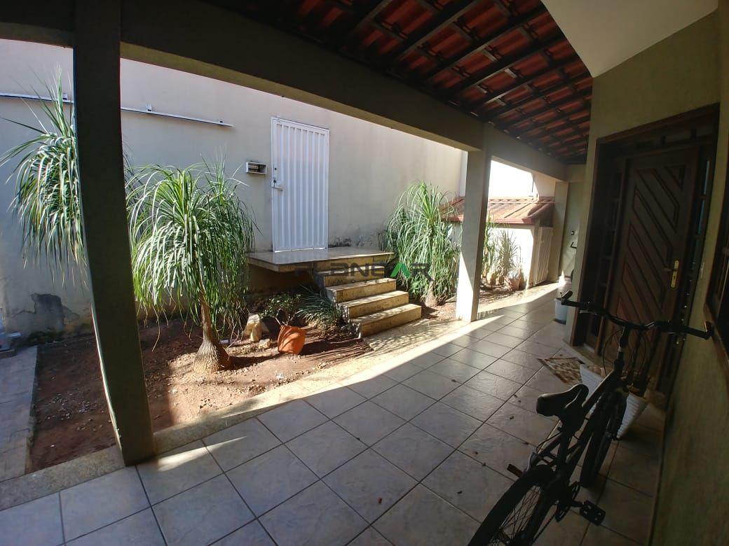 Casa, Jardim Riacho das Pedras, 4 Quartos, 8 Vagas, 1 Suíte