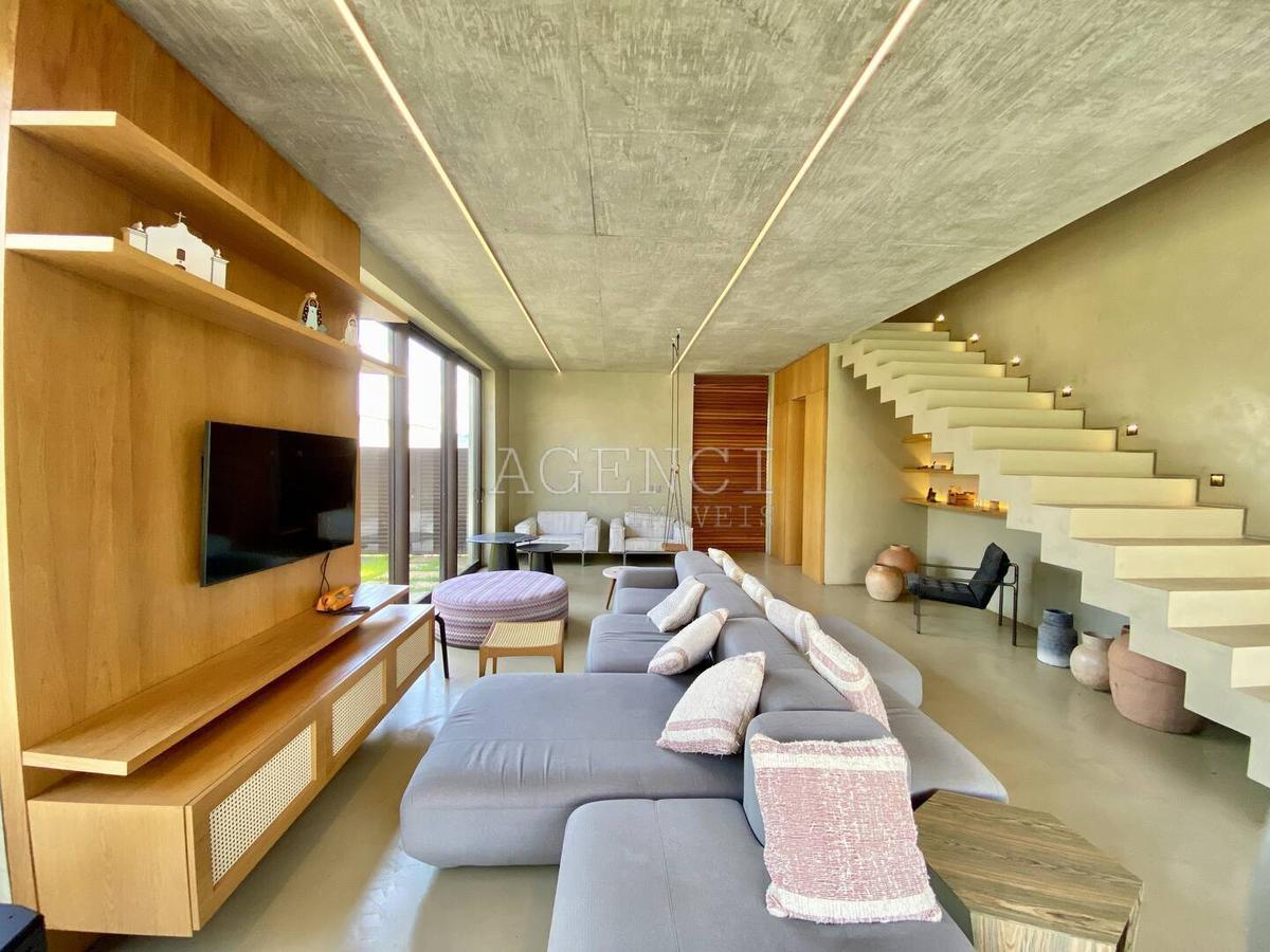 Casa, Alphaville - Lagoa dos Ingleses, 4 Quartos, 0 Vaga, 4 Suítes