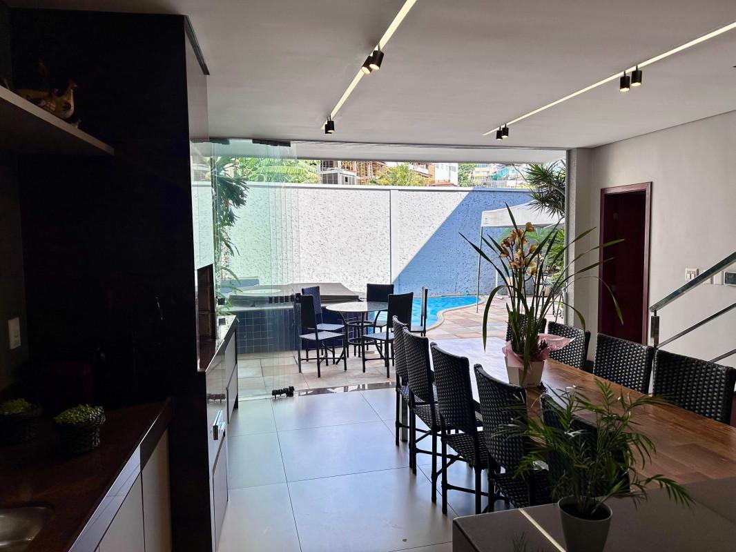 Casa, Santa Lúcia, 3 Quartos, 4 Vagas, 1 Suíte