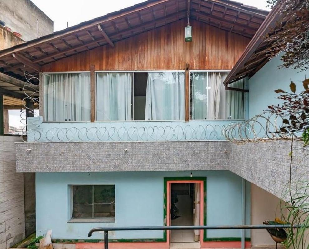 Casa, Barreiro, 5 Quartos, 2 Vagas, 1 Suíte