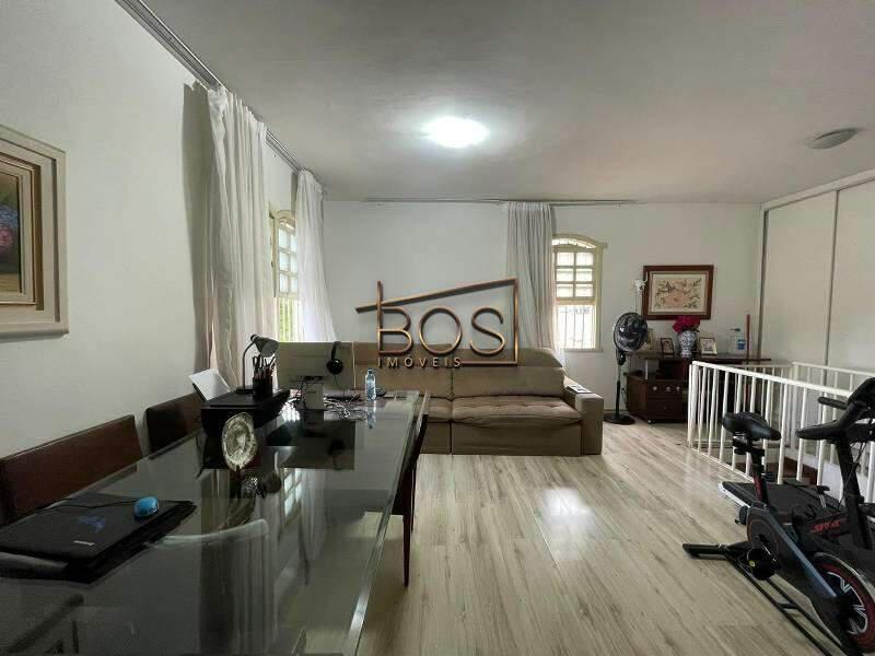 Casa, Santa Lúcia, 5 Quartos, 4 Vagas, 1 Suíte