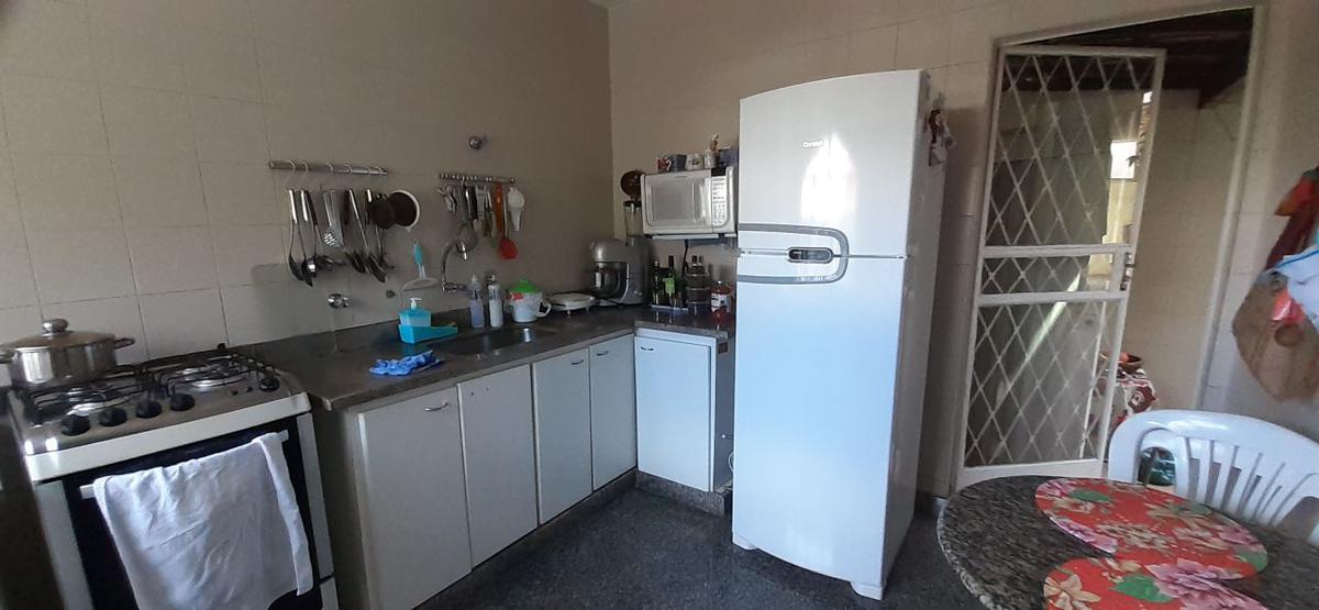 Casa Comercial, Sagrada Família, 3 Quartos, 1 Vaga, 1 Suíte