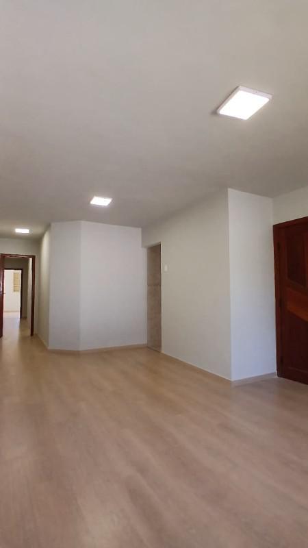 Casa, Castelo, 4 Quartos, 2 Vagas, 1 Suíte