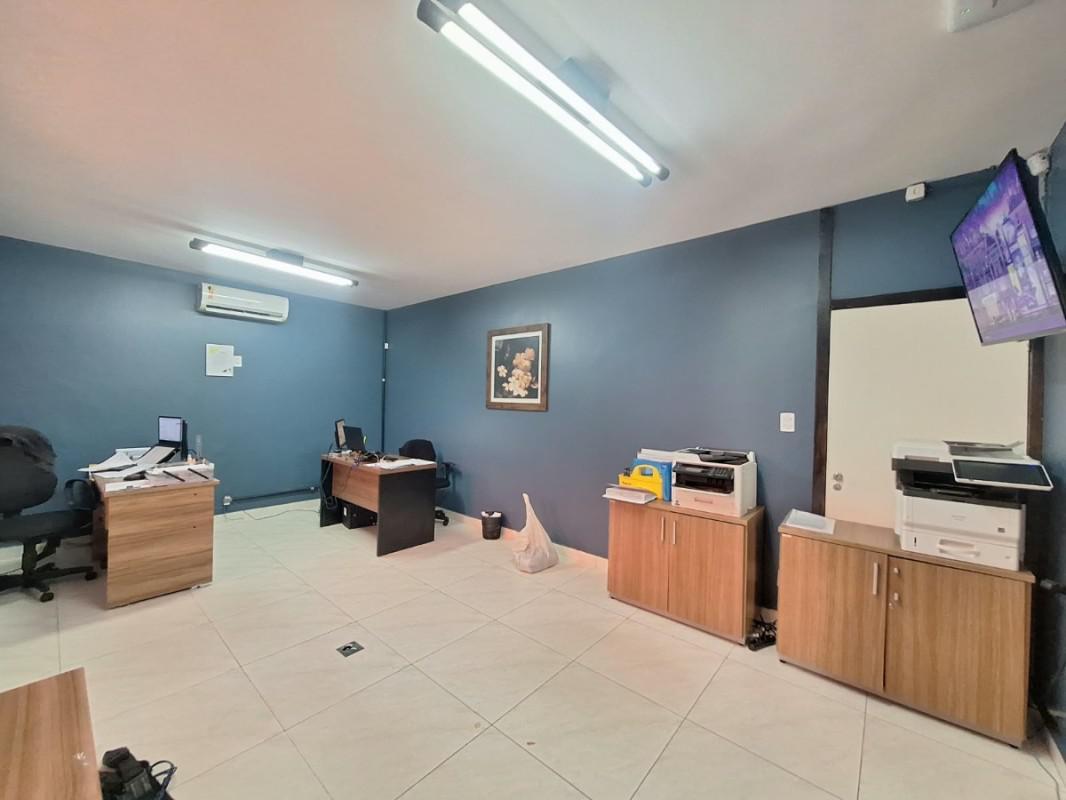 Casa Comercial, Floresta, 5 Quartos, 4 Vagas, 1 Suíte